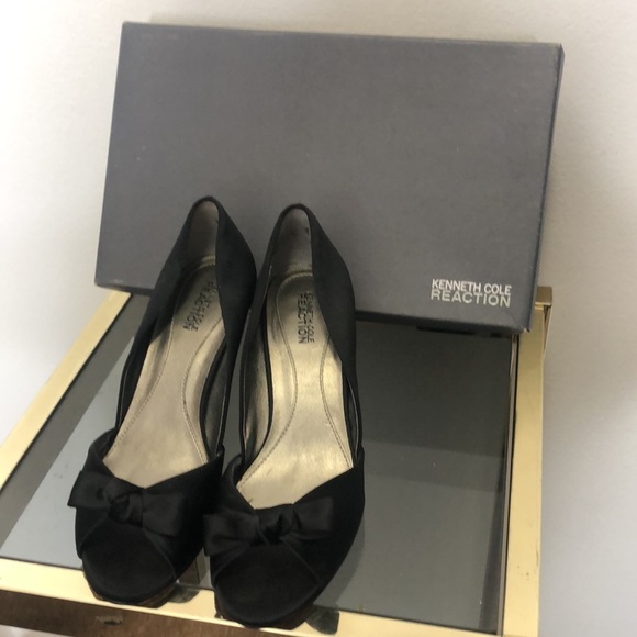 Kenneth Cole reaction satin kitten heel pumps - Picture 12 of 12